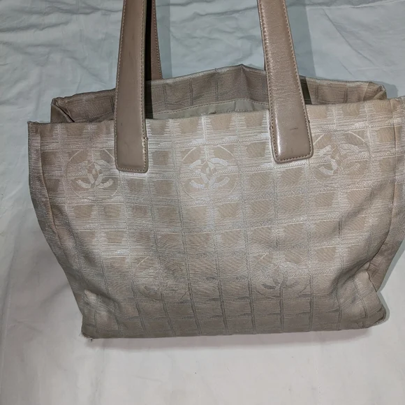 Chanel Tote - Picture 3 of 14